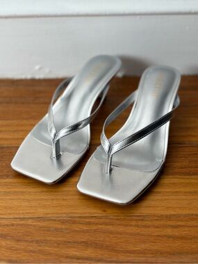 Metallic Silver Square-Toe Thong 1" Heeled Sandals - Size 6
